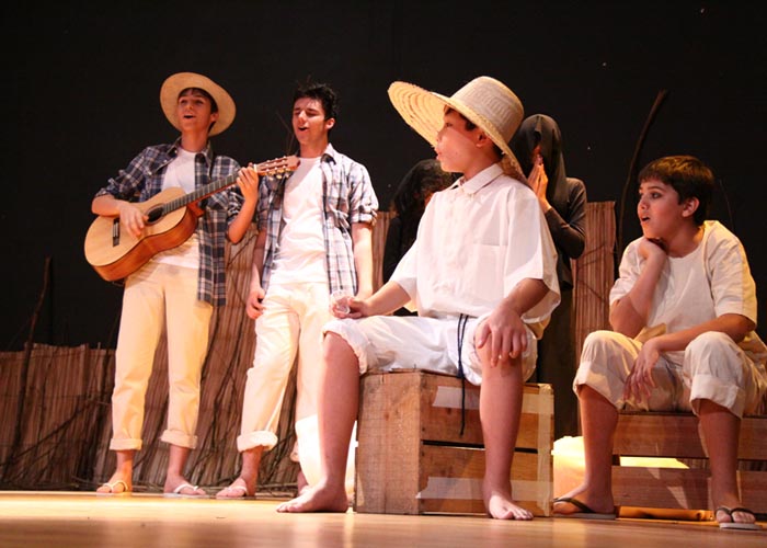 Grupo de Teatro Rio Branco apresenta Memórias em Verde e Amarelo