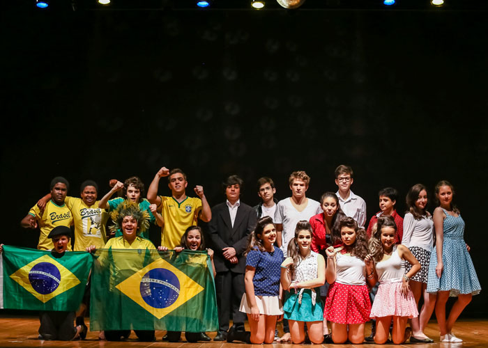 Grupo de Teatro Rio Branco apresenta Memórias em Verde e Amarelo