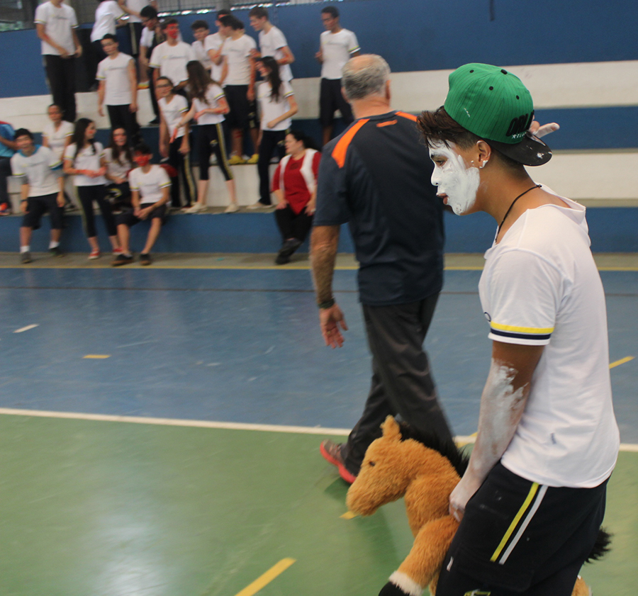 Alunos do 9&ordm; ano participam de gincana escolar