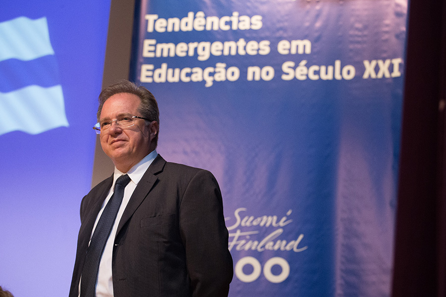 Seminário Internacional - Tendências Emergentes em Educação no Século XXI