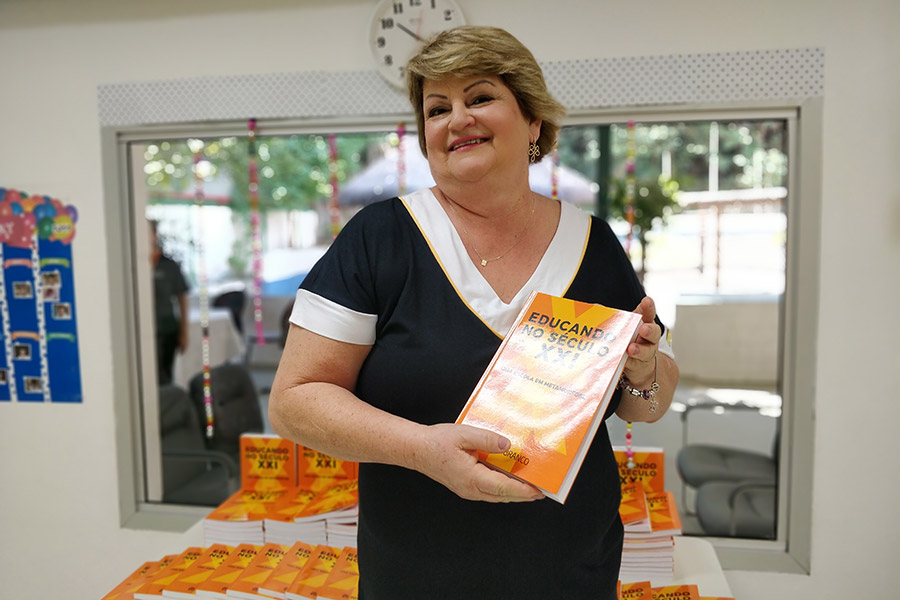 Rio Branco lança livro com artigos dos educadores