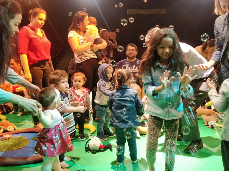 A Florestinha da Pati: teatro para bebês e crianças