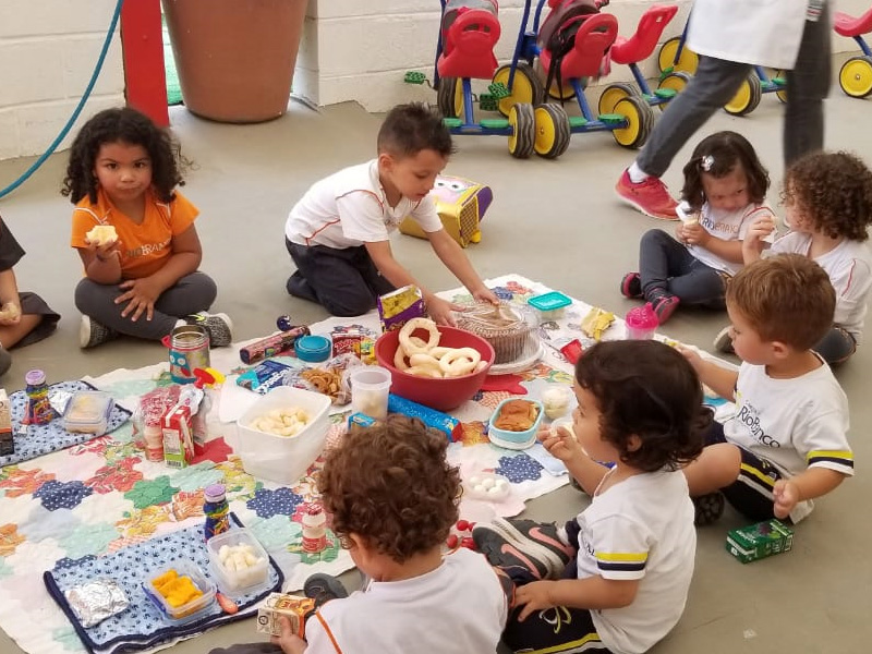 Crianças celebram o Thanksgiving Day