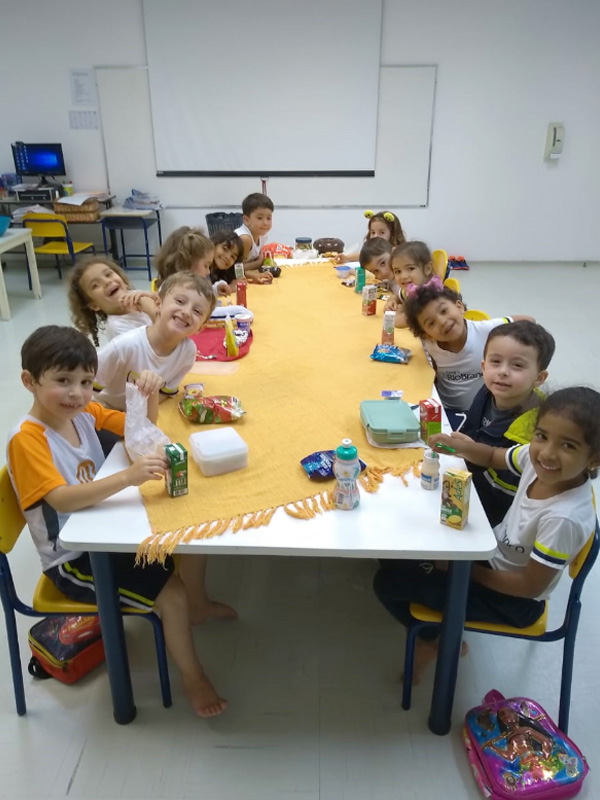 Crianças celebram o Thanksgiving Day