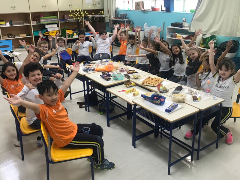 Crianças celebram o Thanksgiving Day