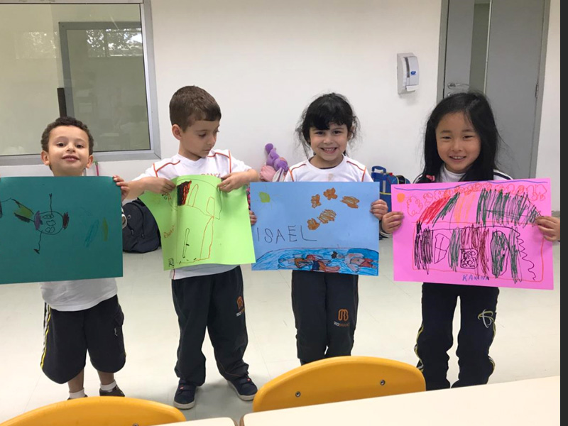 Crianças celebram o Thanksgiving Day