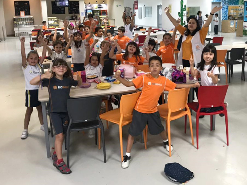 Crianças celebram o Thanksgiving Day