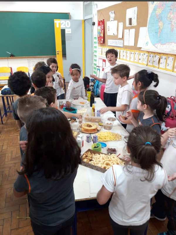 Crianças celebram o Thanksgiving Day