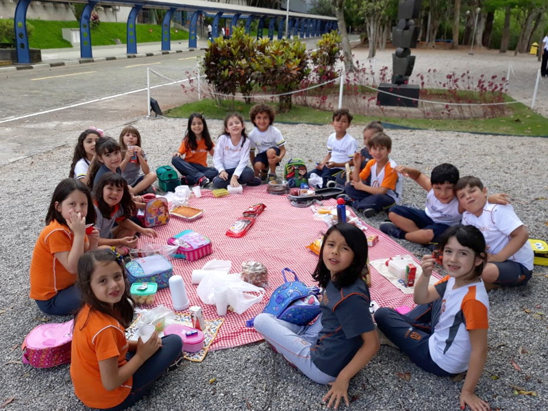 Crianças celebram o Thanksgiving Day