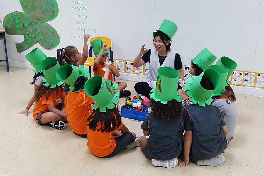 Crianças comemoram o St. Patrick’s Day e ampliam repertório de Inglês - Higienópolis