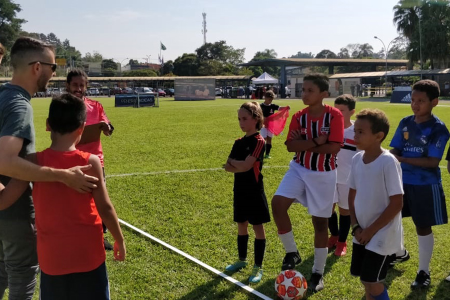 Adidas e São Paulo Futebol Clube realizam peneira no campo da Unidade Granja Vianna