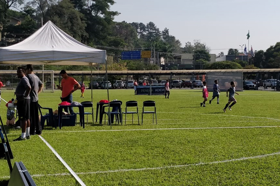 Adidas e São Paulo Futebol Clube realizam peneira no campo da Unidade Granja Vianna