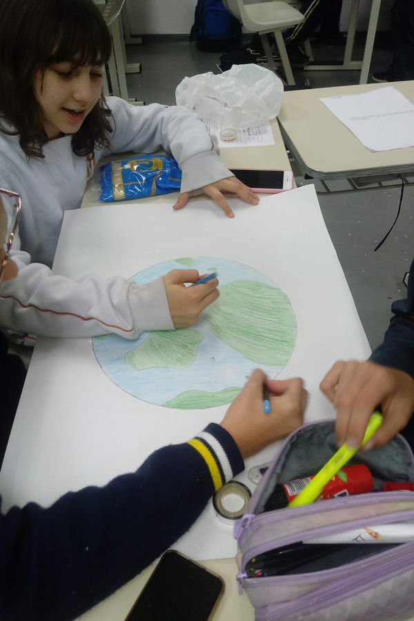 Experimento de Eratóstenes: em atividade prática alunos comprovam que a Terra é esférica
