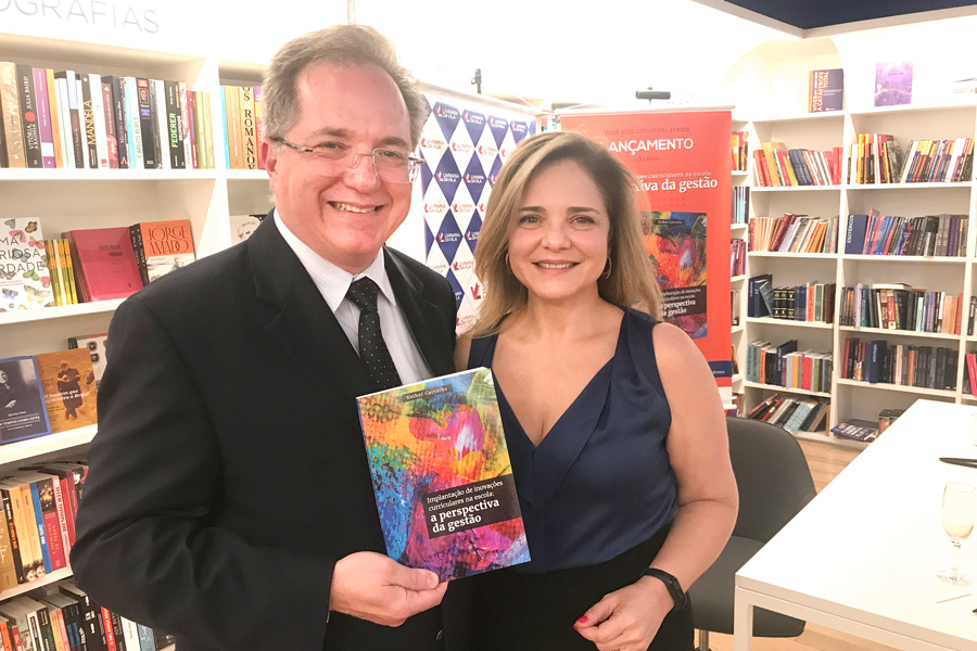 Diretora-Geral do Rio Branco lança livro sobre implantação de inovações curriculares