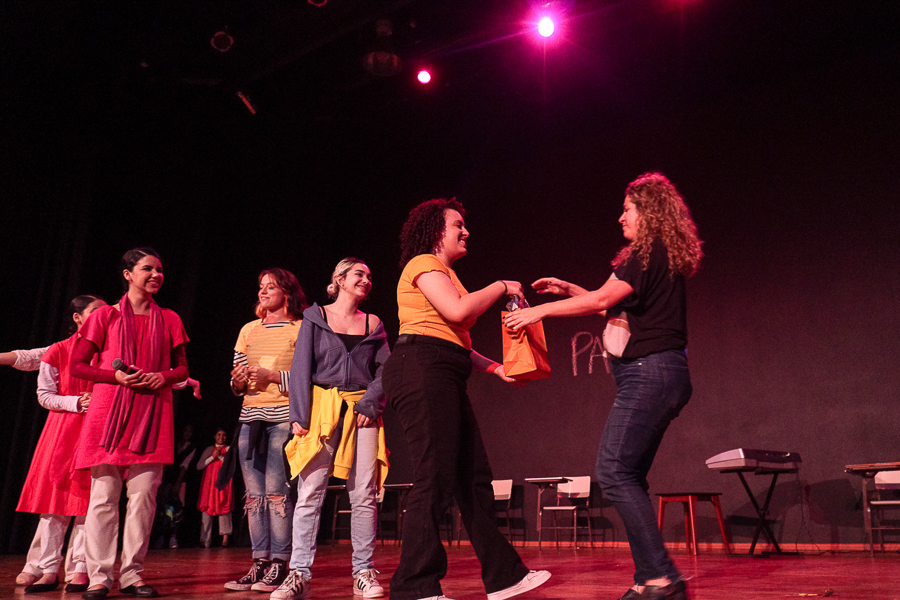 Grupo de Teatro Rio Branco apresenta Rosa Choque